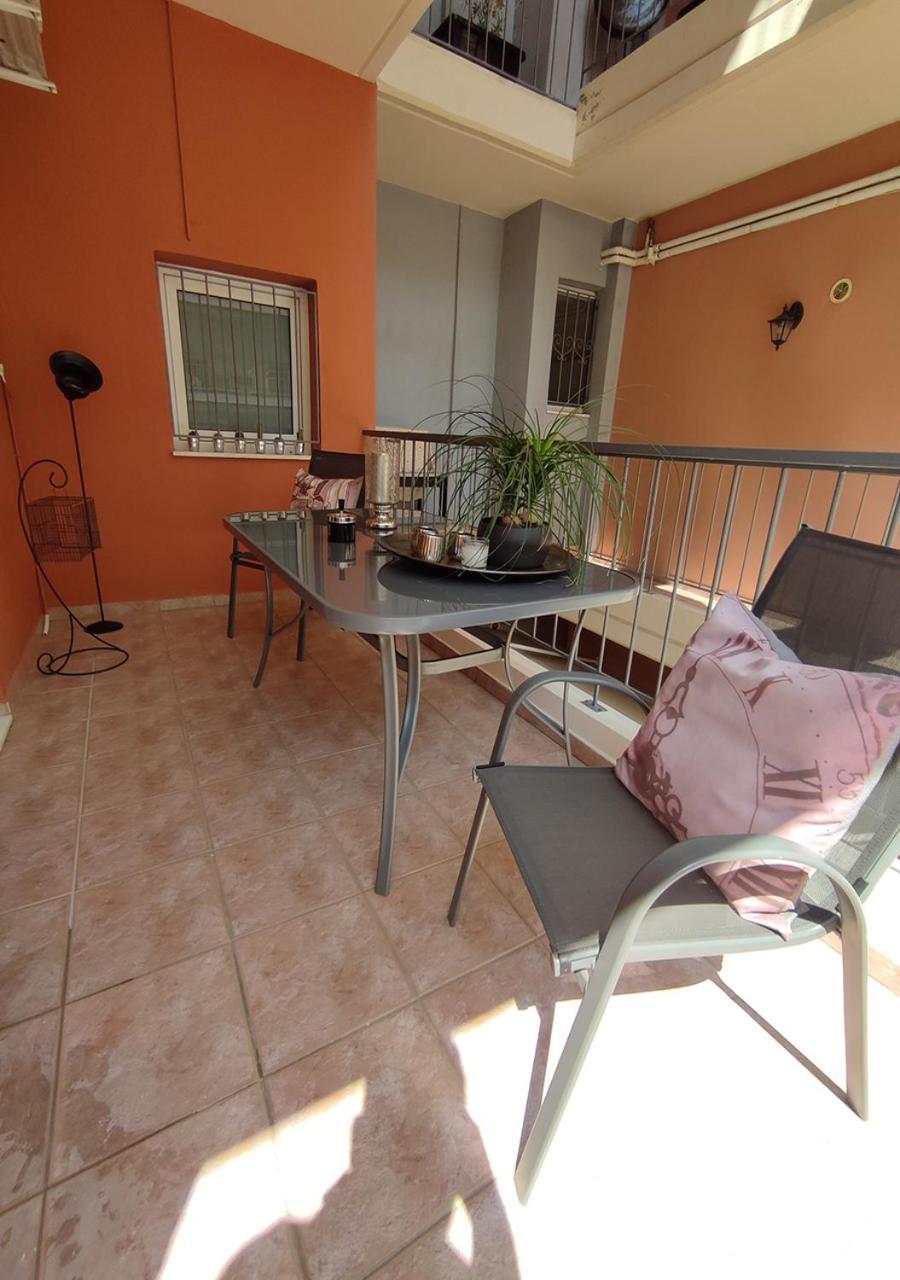 La Casa Di Chrysa Apartment Larissa Luaran gambar