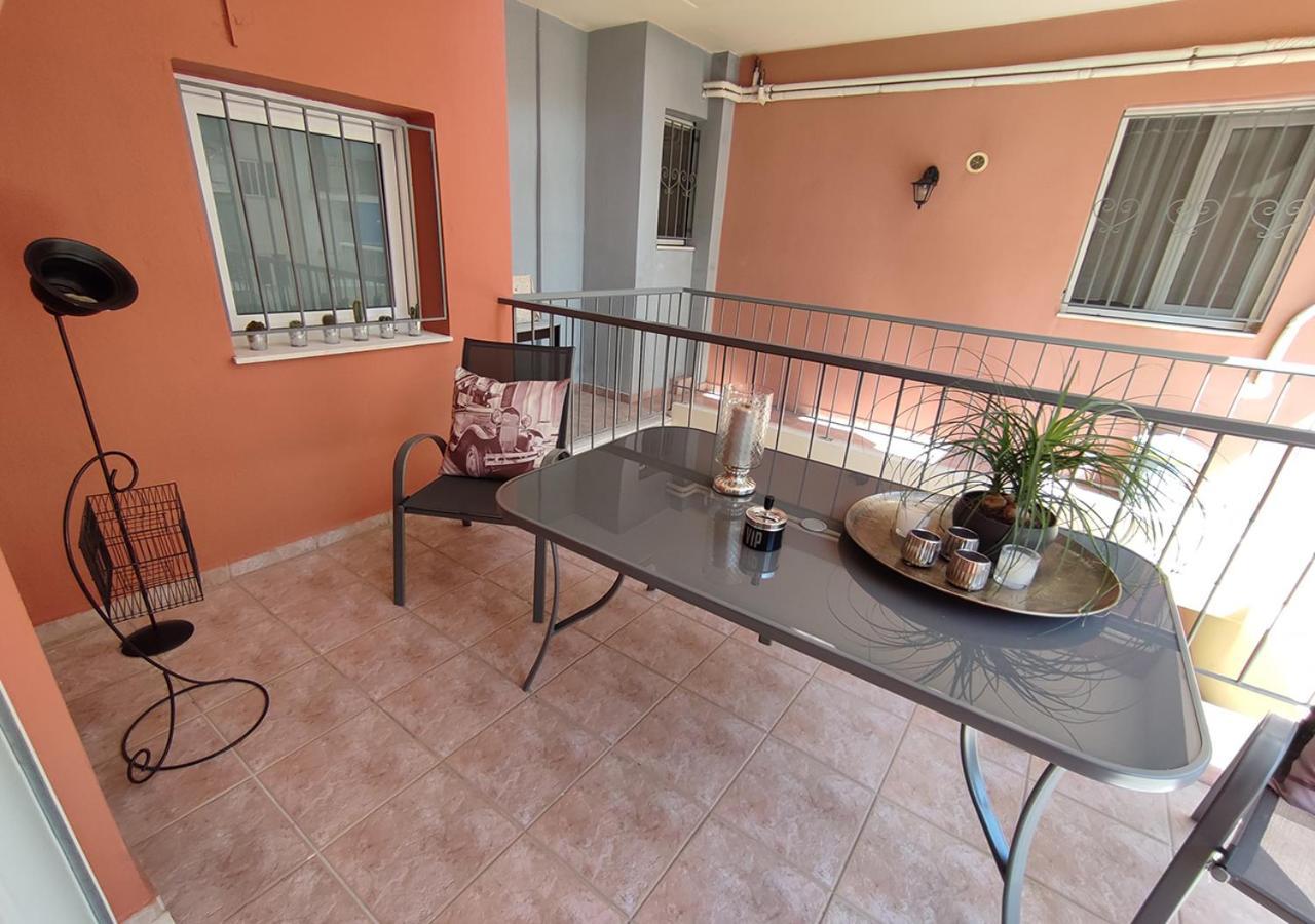 La Casa Di Chrysa Apartment Larissa Luaran gambar